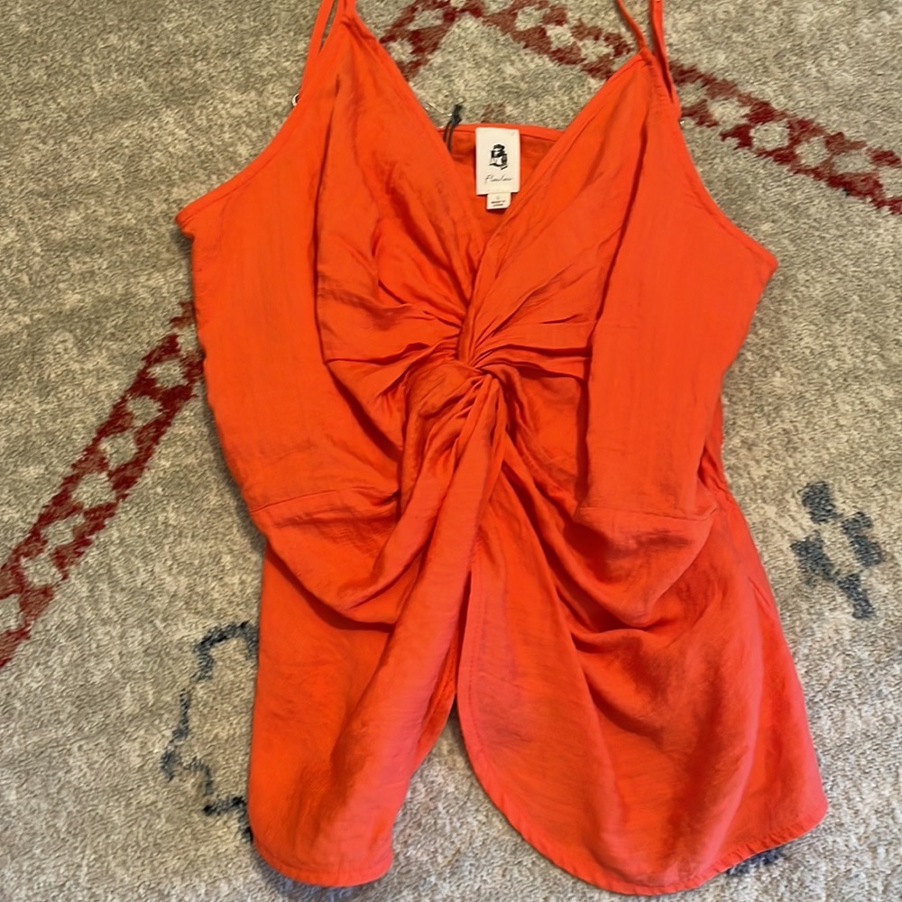 Twist Front Tank - Picture 2 of 4